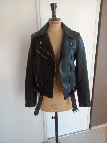 Magnifique perfecto simili cuir