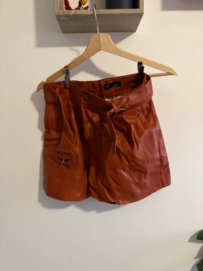 Short simili Zara