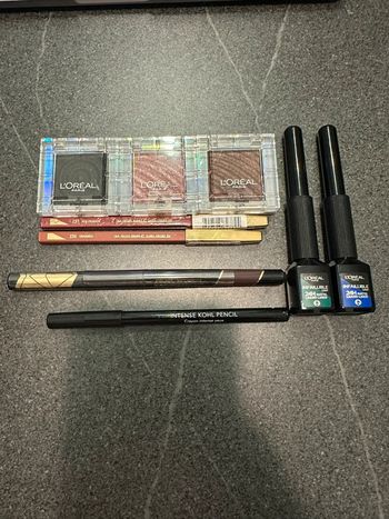 Lot maquillage l'Oréal Paris neuf