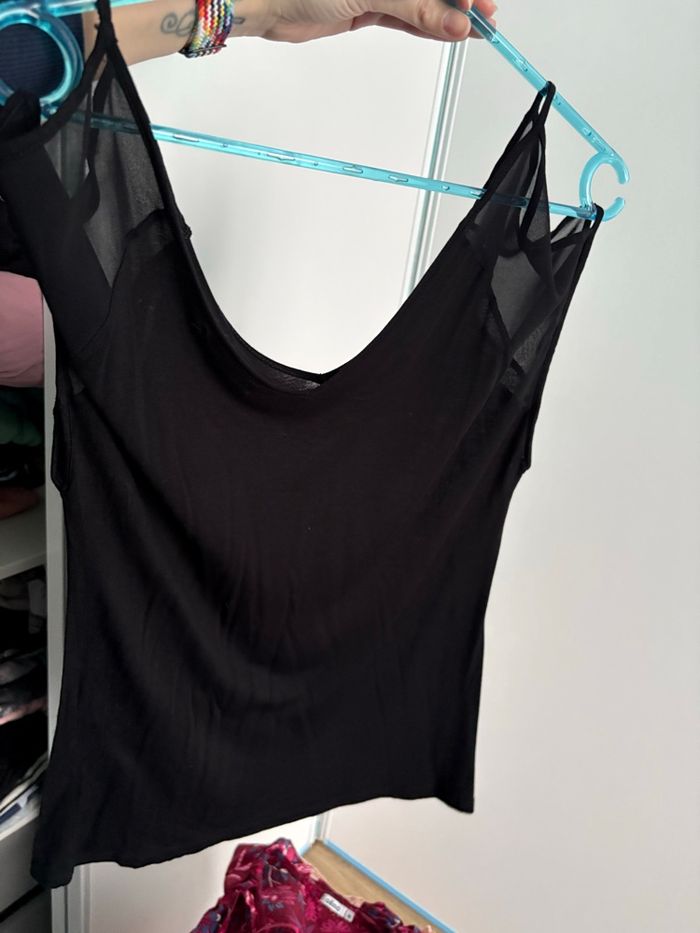 Haut léger épaules dénudés taille S