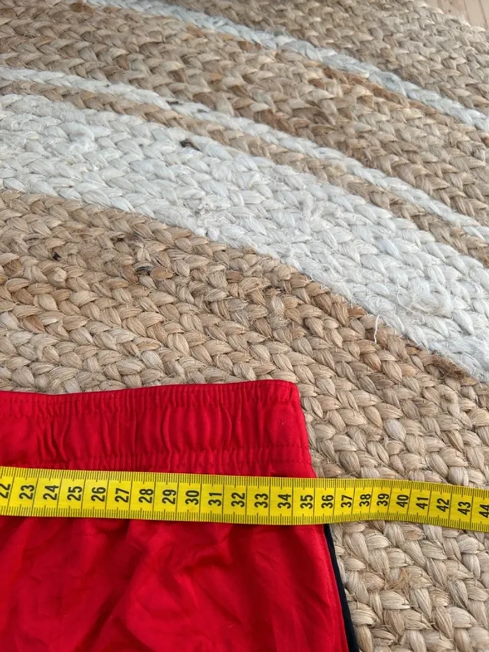 Short Garçon Under Armour Loose Noir & Rouge | Taille 16 ans | Très Bon État | Sport Casual | R23 - photo numéro 7