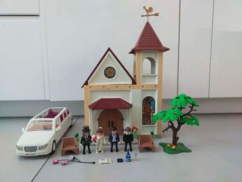 Playmobil eglise avec accessoires personnages limousine et chauffeur 