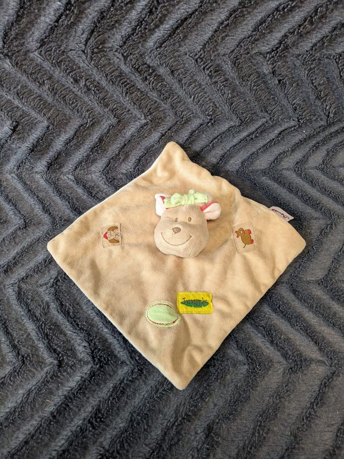 Doudou plat Bengy girafe jungle