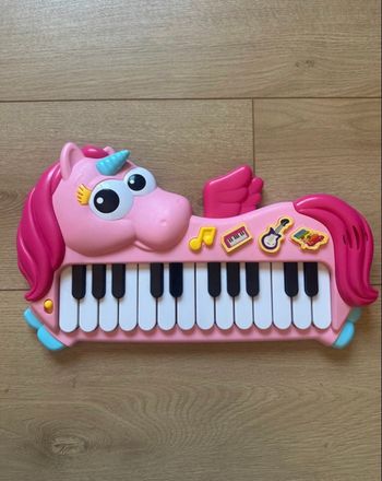 Piano « licorne » Action en très bon état