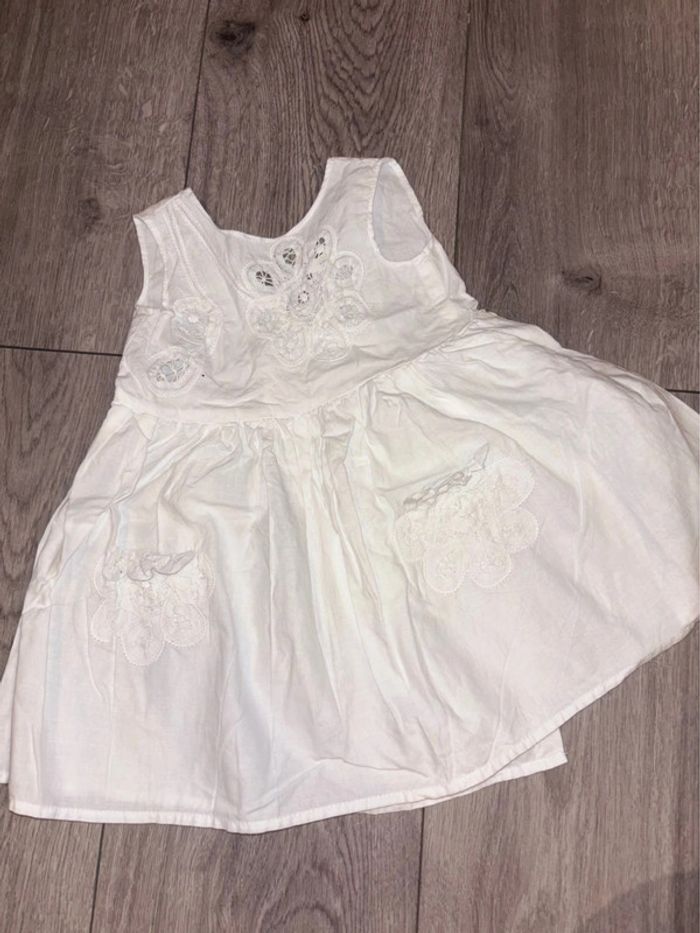 Robe blanche bébé fille