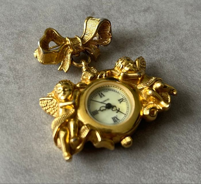 Broche montre angelots/anges savon vintage montre à quartz Japan movt - photo numéro 2
