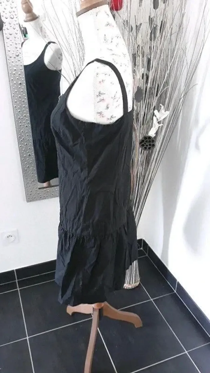 Robe noire - photo numéro 3