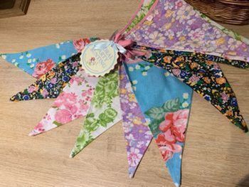 Guirlande de fanions en tissus motif fleuri