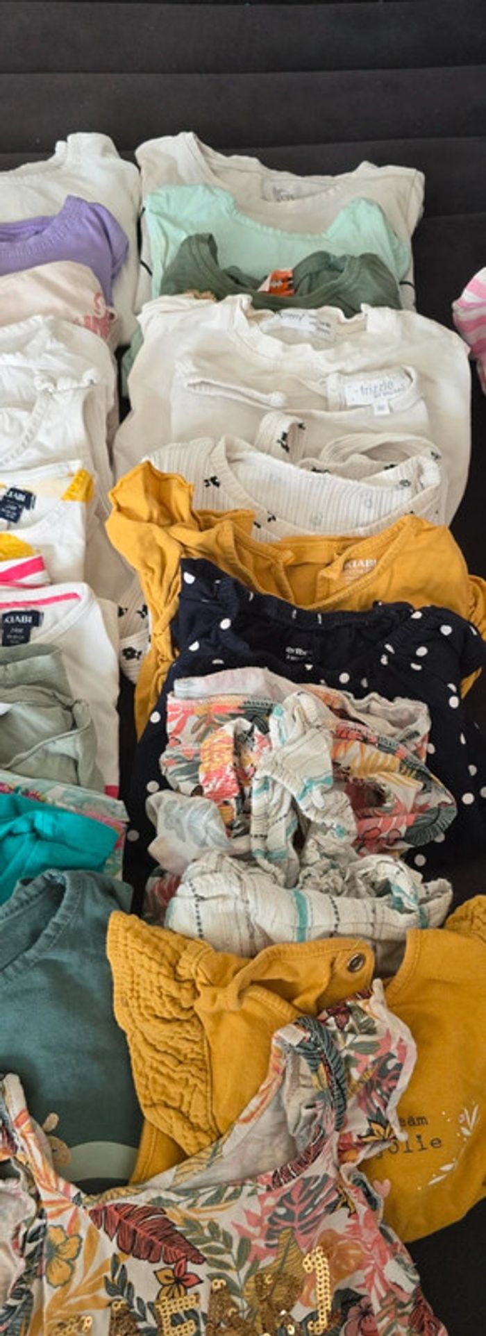 Lot 23 t-shirts bébé fille 2 ans – Très bon état 🌸 - photo numéro 3