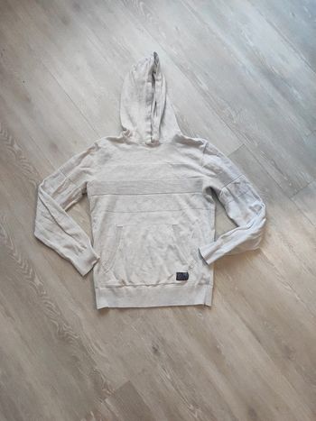 Pull a capuche avec poche centrale