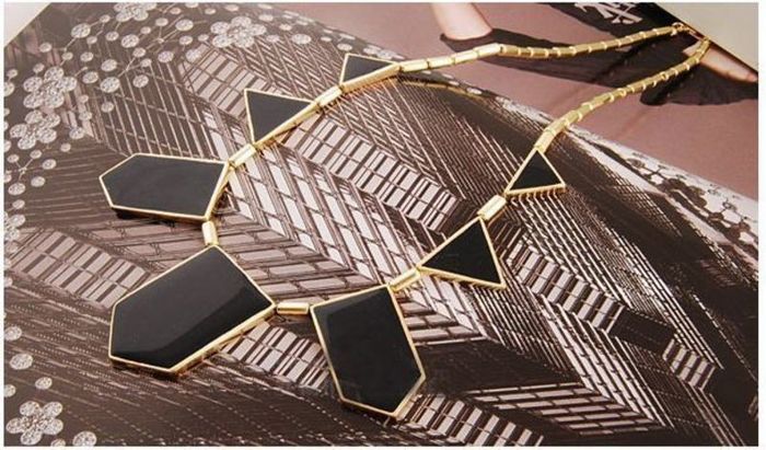 Collier couleur noir et or Neuf. - photo numéro 2