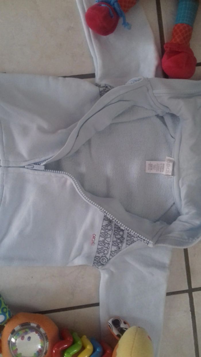 Sweat 💢zippé animaux chien rouge bleu ciel obaibi 6 mois - photo numéro 4