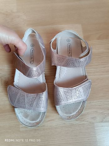 Nu-pieds rose argenté cuir " Damart " piedical p.37