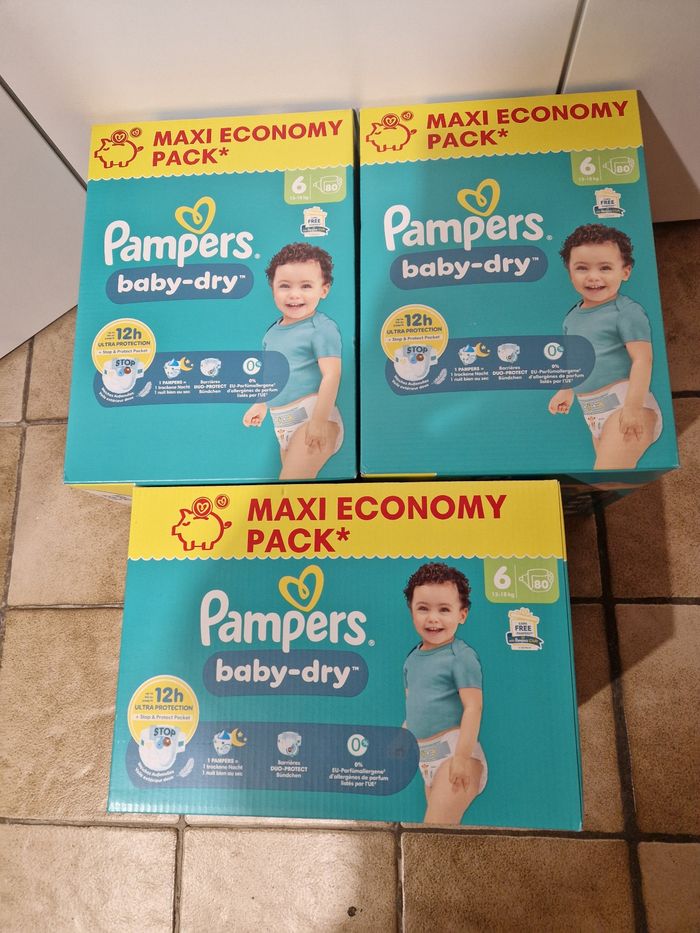 240 couches Pampers baby-dry taille 6