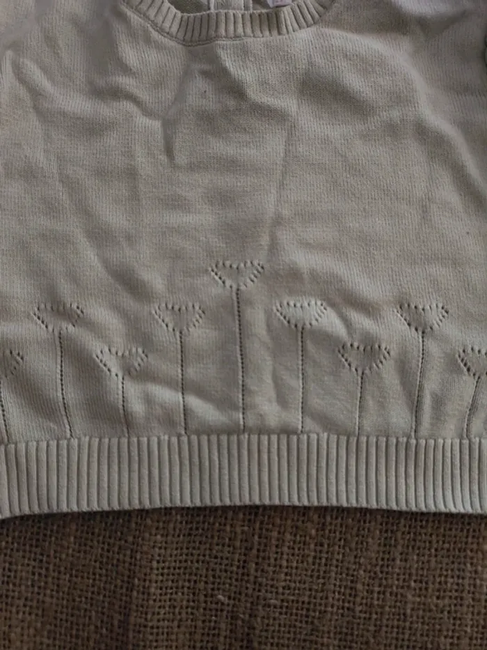 Pull Vertbaudet pâle broderie orchestra 3 mois excellent état - photo numéro 2