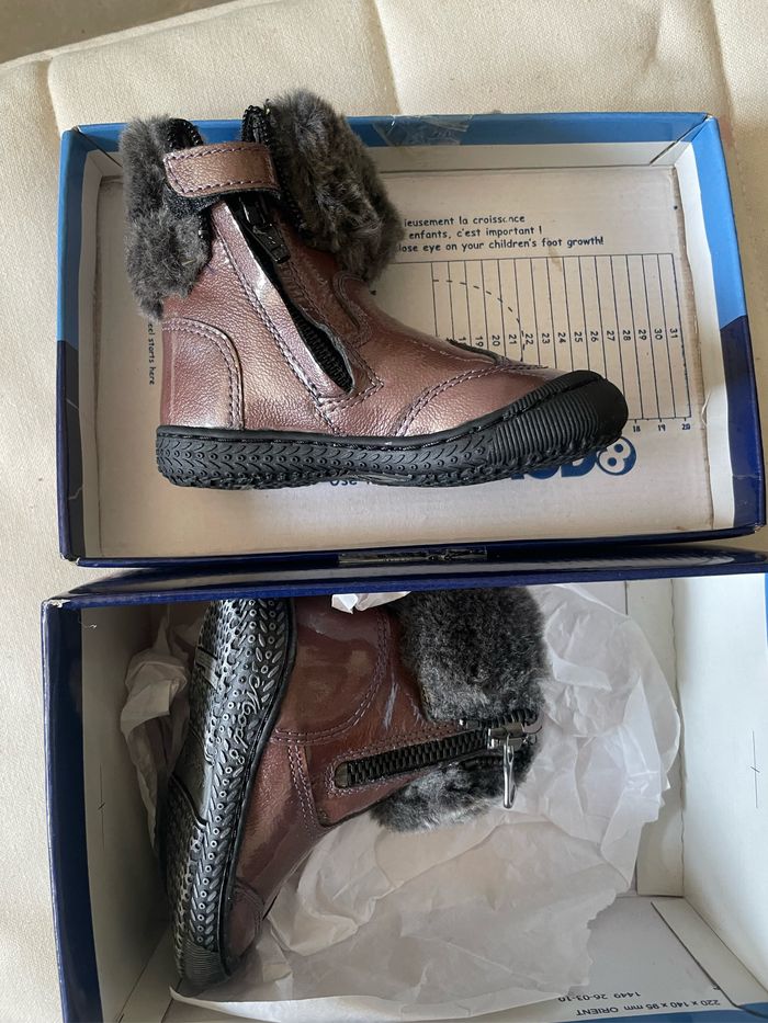 BOTTINES FILLES TAILLE 21 NEUVE marque Mod8  jamais utilisée en parfaite état - photo numéro 2