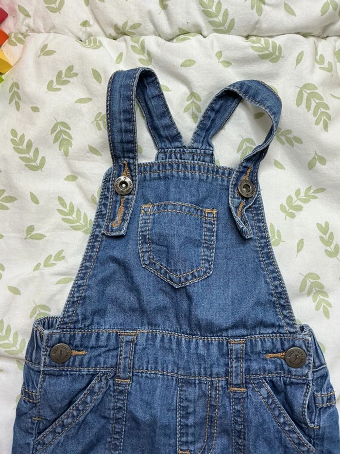 salopette short en jean léger bleu tape à l'oeil 6 mois pressions entre les jambes - photo numéro 5