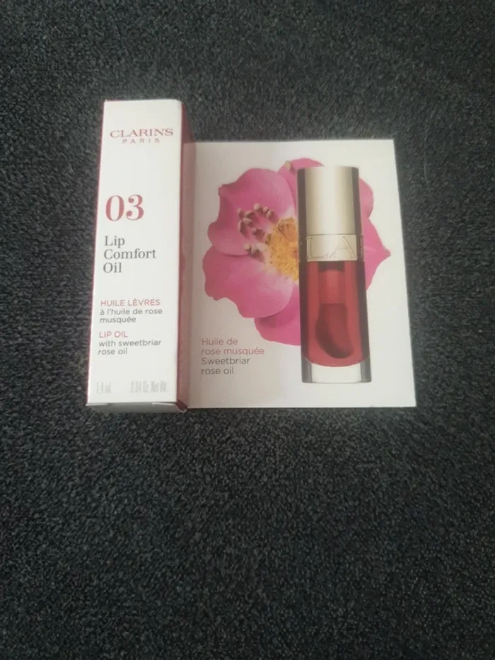 Neuf huile à lèvres rouge marque Clarins