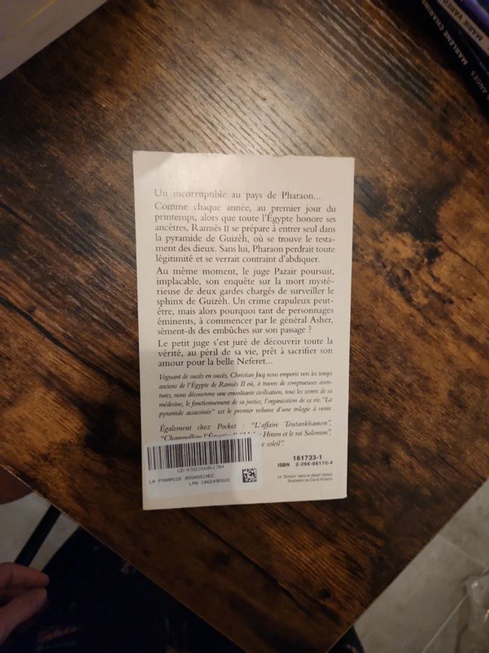 Livre : La pyramide assassinée - photo numéro 7