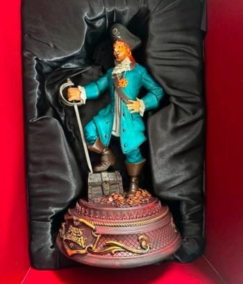 Figurine disney disneyland pirate des caraïbes 