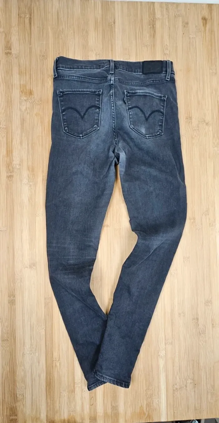 Levi's + patchs offerts 310. T:34/36 W30 L32 - photo numéro 8