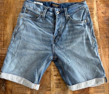 Short jack et Jones taille xl