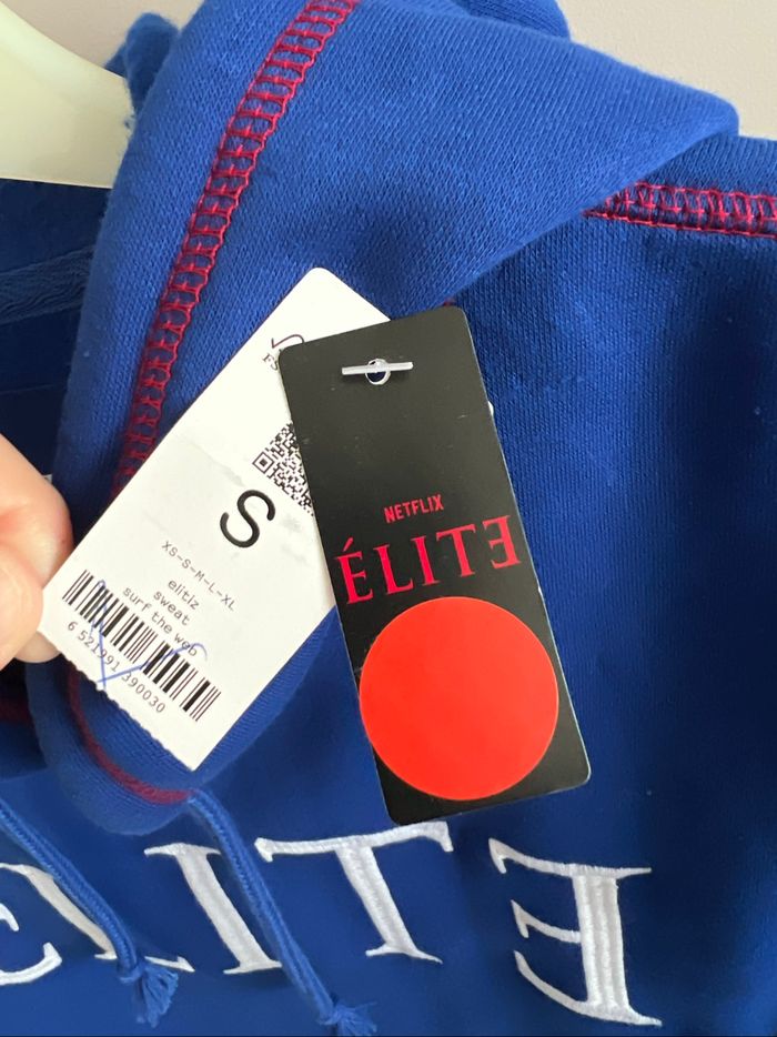 Lot d’un sweat à capuche et d’un t-shirt Élite Netflix - Undiz - photo numéro 8