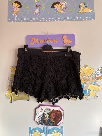 Short noir, taille 36, marque New Look.