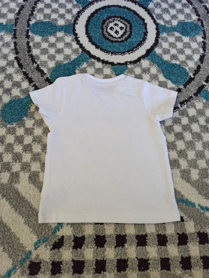 Lot 3 t-shirts manches courtes NEUFS 6 mois - photo numéro 7