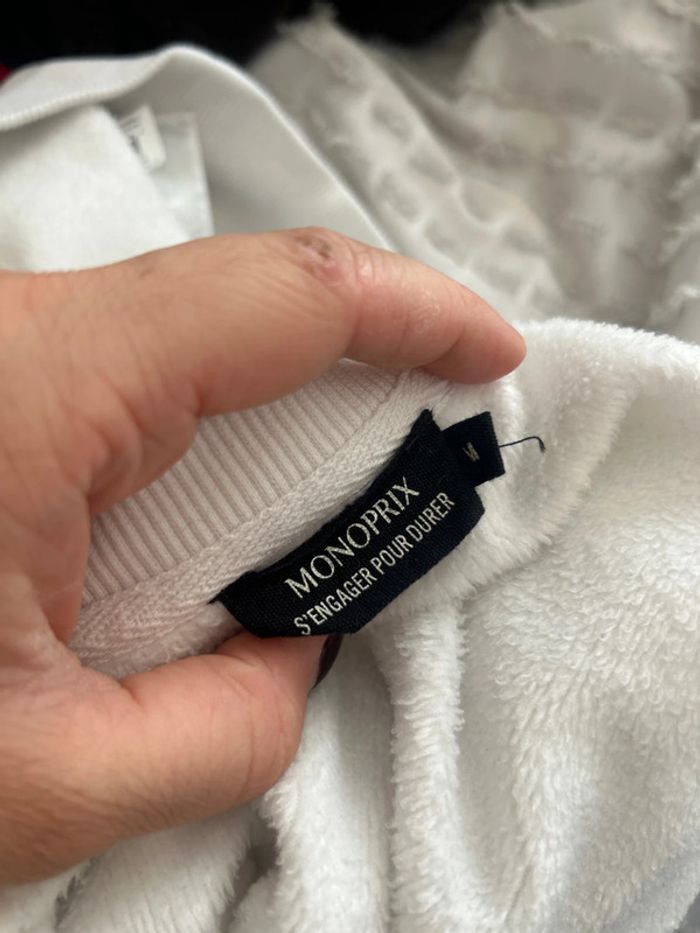 Pull blanc à cœur rouge – Monoprix – Taille M Douillet | Tendance | Très bon état - photo numéro 4