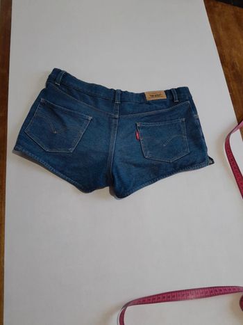 Petit short moulant levis