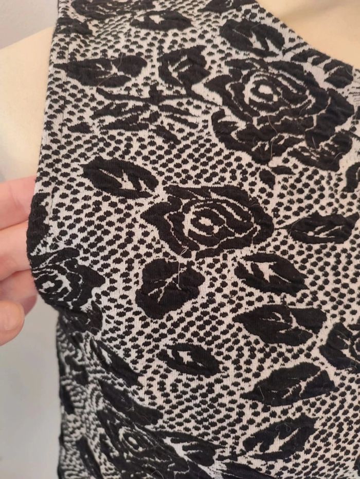 Crop top taille M fleur relief - photo numéro 2