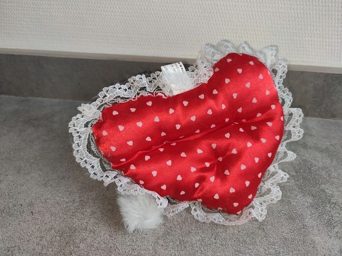Peluche chat sur coussin - photo numéro 4