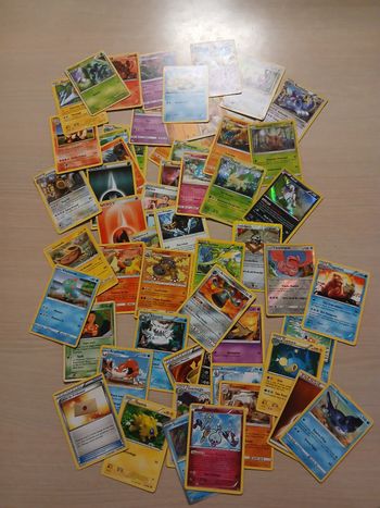 Gros lots de cartes pokemon tres bonne etat