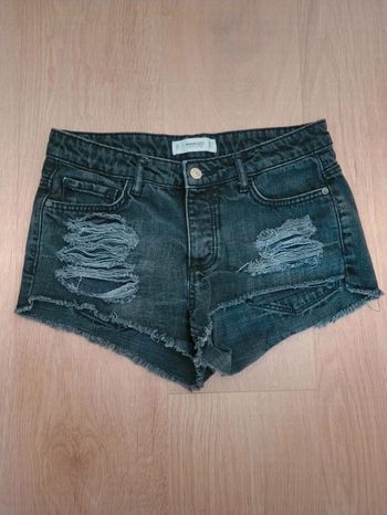 Short noir en jean avec déchirures Mango