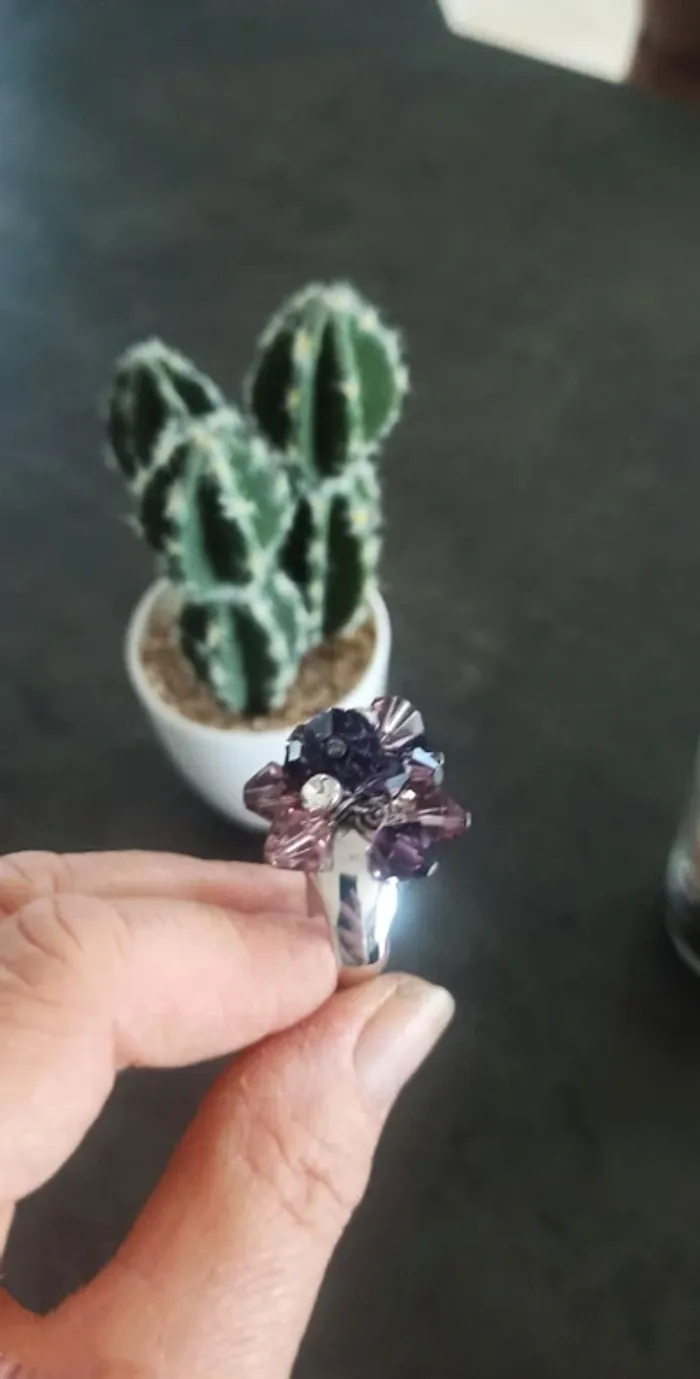 Bague fantaisie argentée et violette - photo numéro 2
