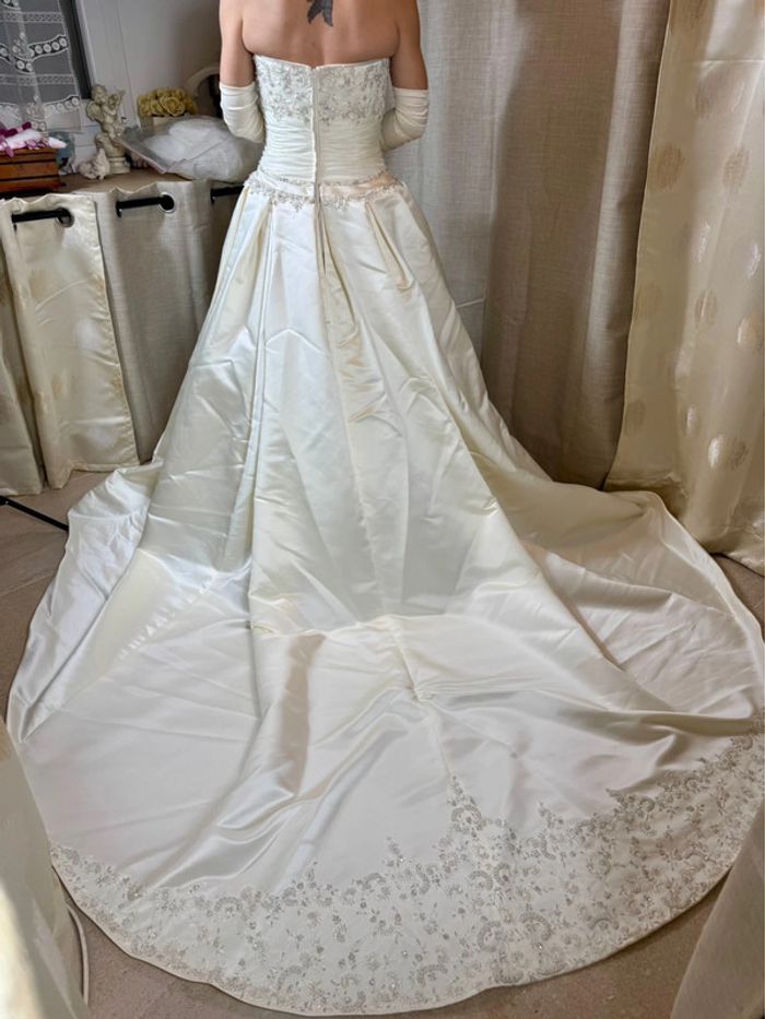 Robe de mariée neuve avec jupon gants et voile - photo numéro 5