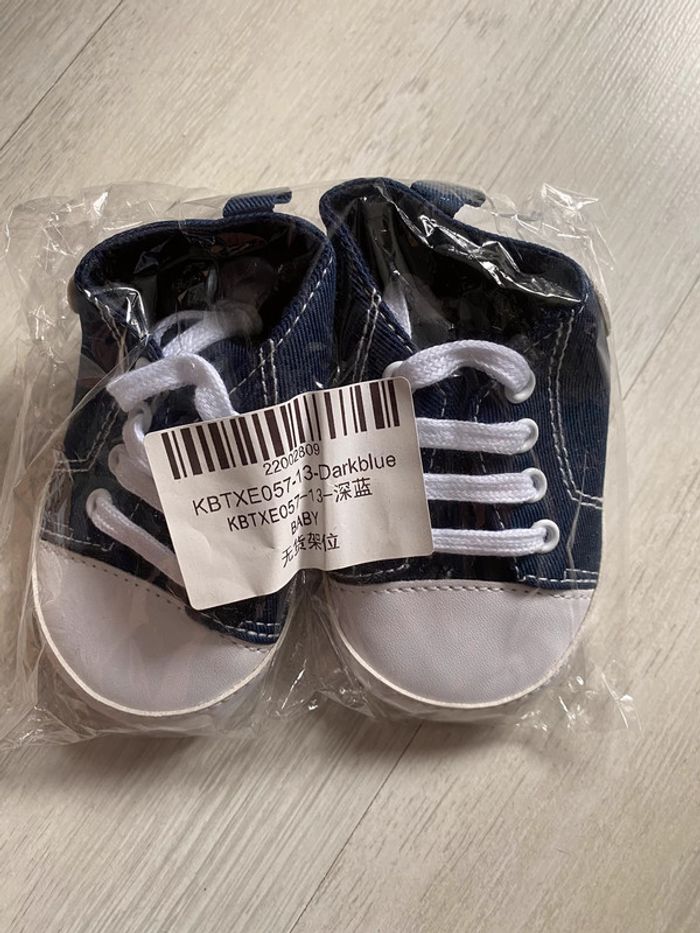 Chaussures souples marines pour bébé 6-12 mois - photo numéro 2