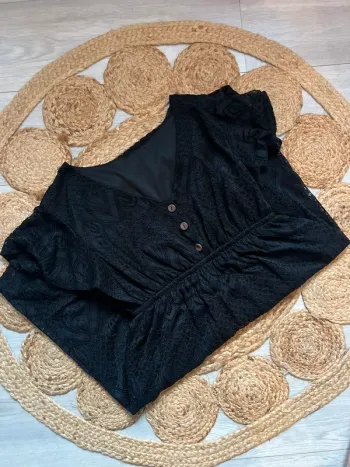 Robe courte noir dentelle taille L