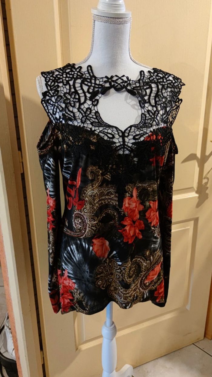 Tee-shirt à manches longues épaules dénudées 46/48