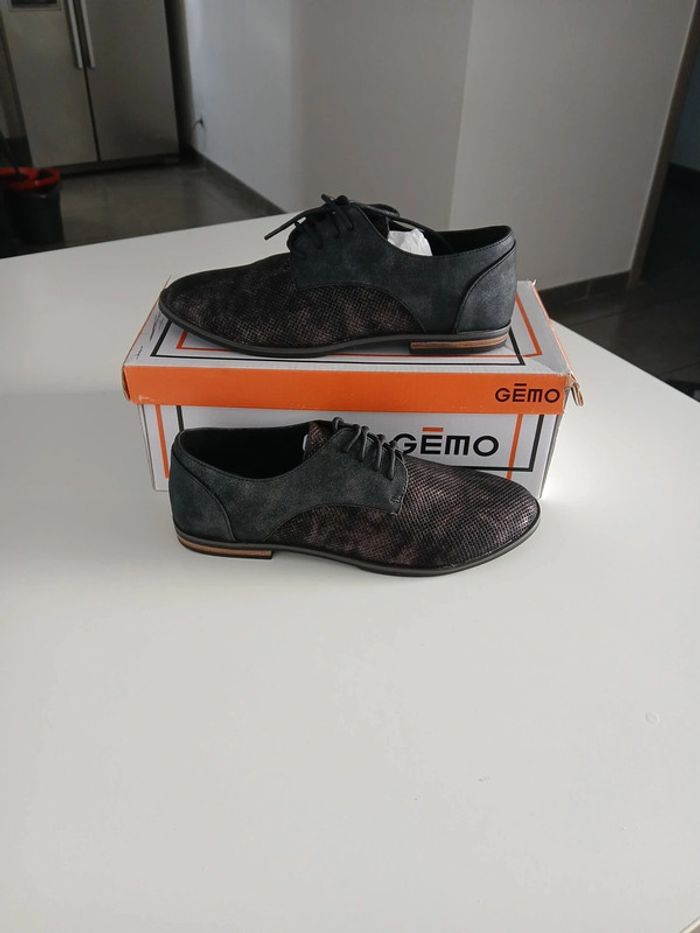 Chaussure noire avec reflets