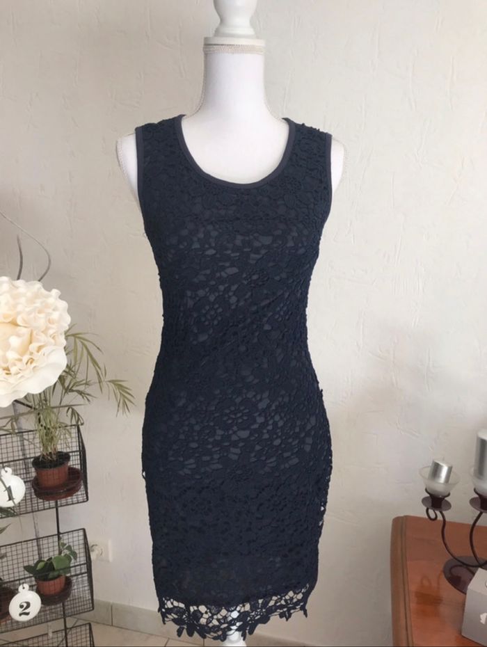 Robe dentelle bleu marine