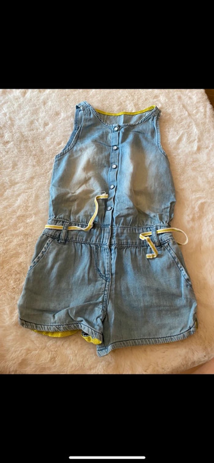 Combi short avec ceinture jaune