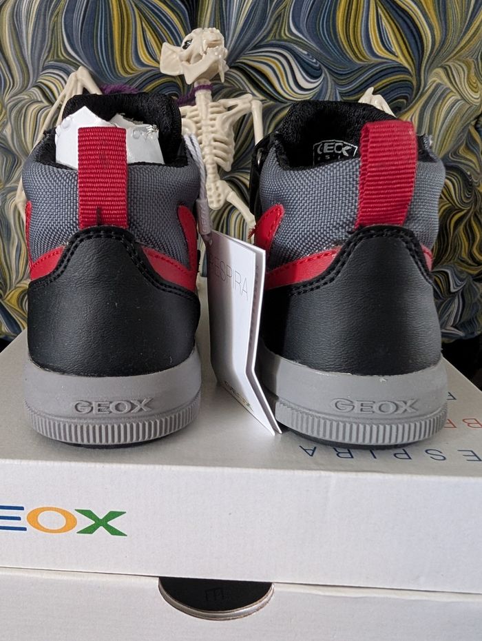 Baskets garçon. Taille 24. Neuf. Geox - photo numéro 2