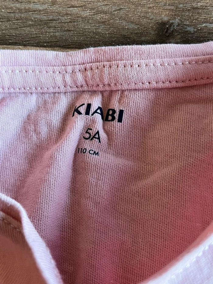 Je vend un lot de 5 tee shirt fille taille5 ans très bon état - photo numéro 3