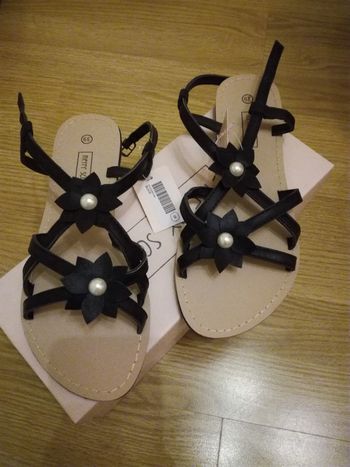 Sandales neuves.39