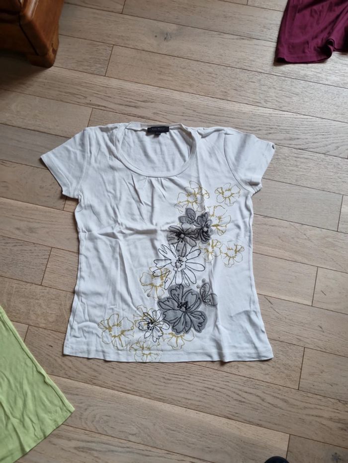 Lot shorts et 2 tee shirts - photo numéro 5