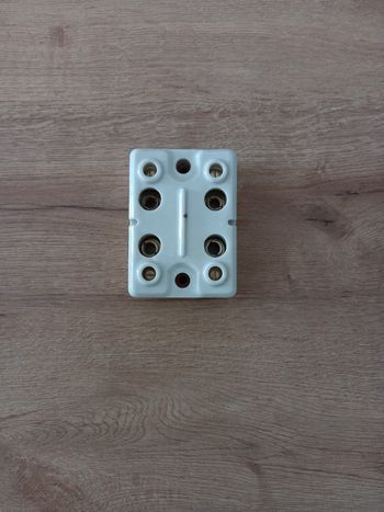 Domino ancien en ceramique et laiton. 