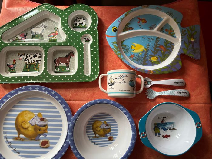 Lot de vaisselle en melamine pour enfant : assiettes, bol, tasse