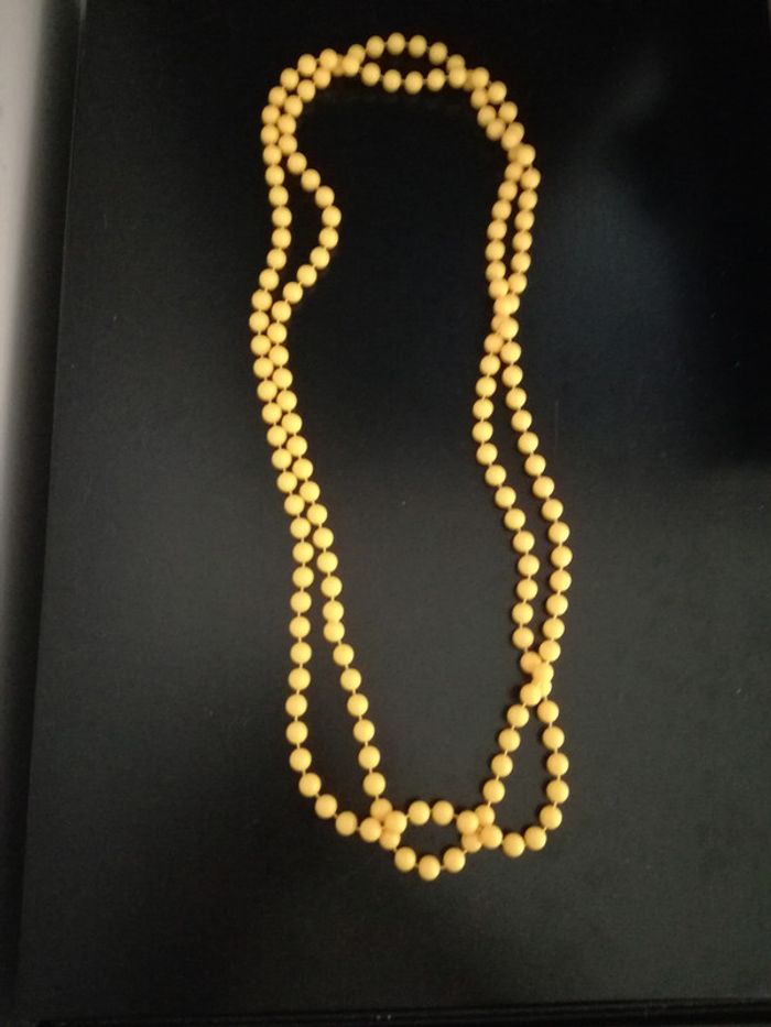 Sautoir jaune perles